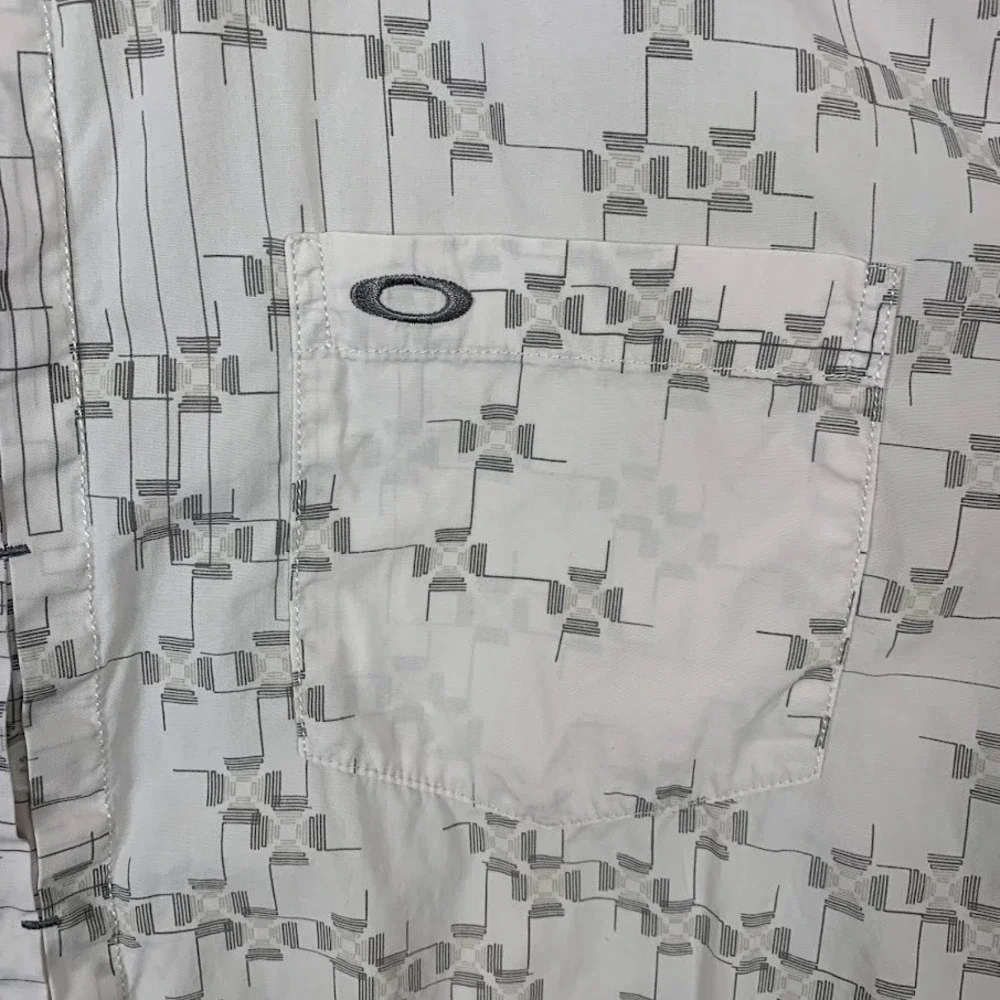 Oakley Button‎ Up Short Sleeve Shirt White/Gray Embroidered Logo Men's XL